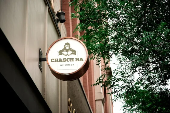 Leuchtschild mit chasch ha Logo